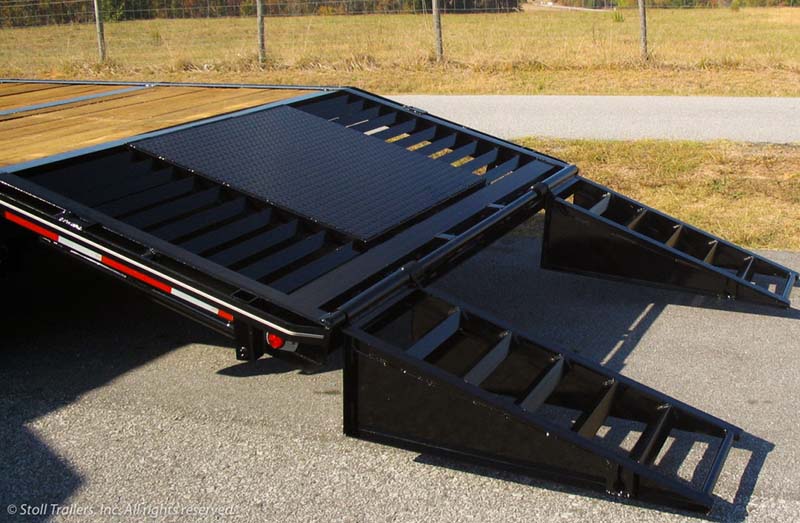 flatbed-25-pop-up-dovetail-ramps-down-1030x674